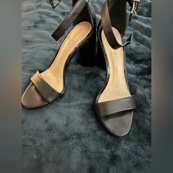 Gianni Bini Black Block Heel Sandals - Picture 1 of 2